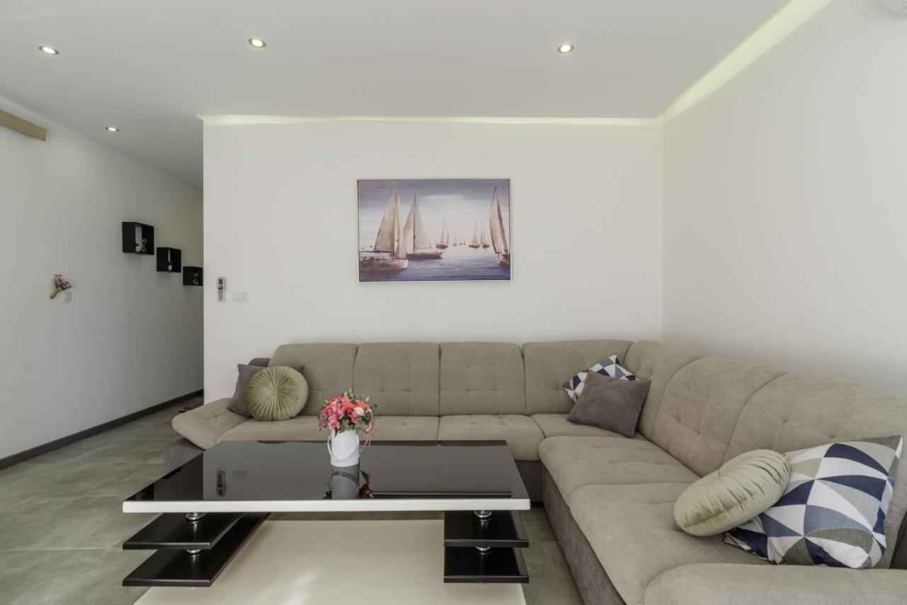 Apartmani Mm โตรกีร์ ภายนอก รูปภาพ